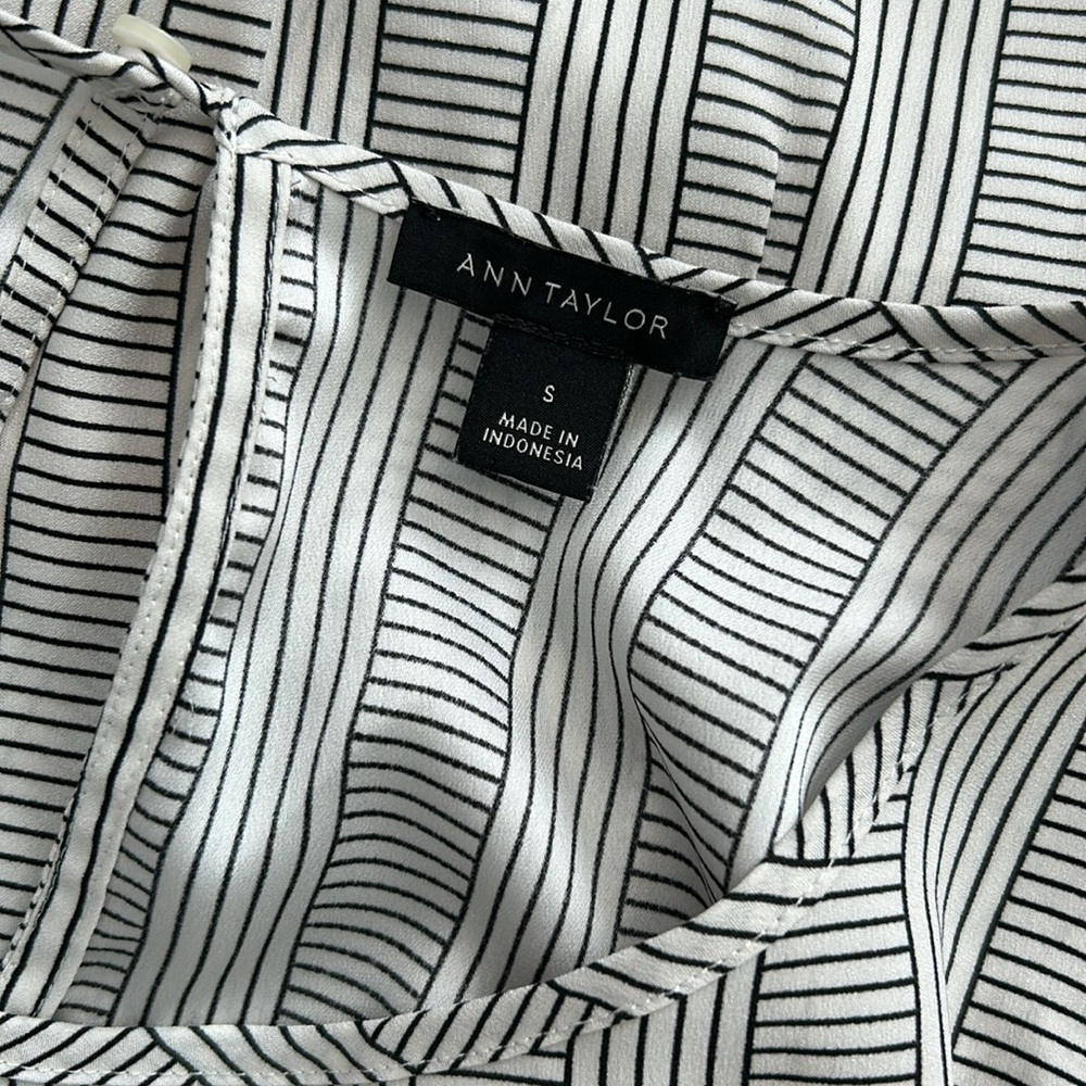 Ann Taylor long Sleeve Striped Tie Waist Blouse‎ Size Small EUC - Picture 6 of 7
